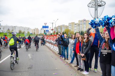 Belarus, Minsk - 30 Nisan 2016: Minsk merkezi sokaklarında yıllık bisiklet karnaval barındırılan 