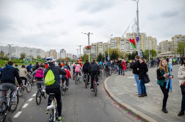Belarus, Minsk - 30 Nisan 2016: Minsk merkezi sokaklarında yıllık bisiklet karnaval barındırılan 