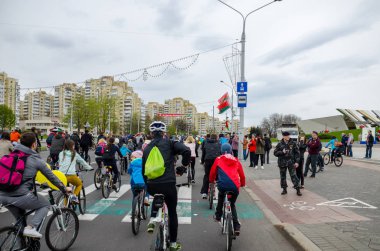 Belarus, Minsk - 30 Nisan 2016: Minsk merkezi sokaklarında yıllık bisiklet karnaval barındırılan 