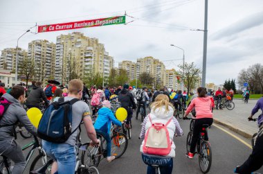 Belarus, Minsk - 30 Nisan 2016: Minsk merkezi sokaklarında yıllık bisiklet karnaval barındırılan 