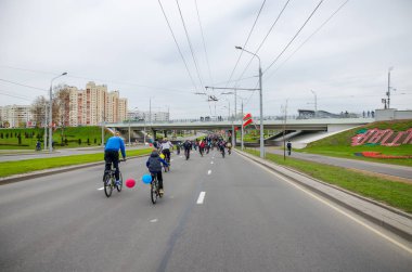 Belarus, Minsk - 30 Nisan 2016: Minsk merkezi sokaklarında yıllık bisiklet karnaval barındırılan 
