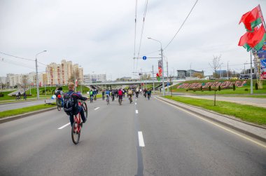 Belarus, Minsk - 30 Nisan 2016: Minsk merkezi sokaklarında yıllık bisiklet karnaval barındırılan 