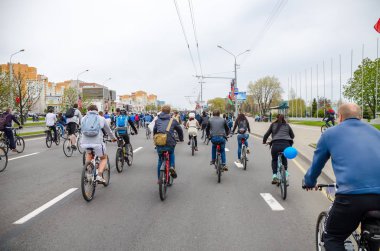 Belarus, Minsk - 30 Nisan 2016: Minsk merkezi sokaklarında yıllık bisiklet karnaval barındırılan 