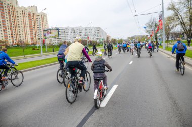 Belarus, Minsk - 30 Nisan 2016: Minsk merkezi sokaklarında yıllık bisiklet karnaval barındırılan 