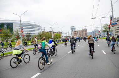Belarus, Minsk - 30 Nisan 2016: Minsk merkezi sokaklarında yıllık bisiklet karnaval barındırılan 