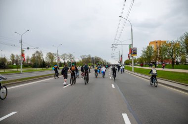 Belarus, Minsk - 30 Nisan 2016: Minsk merkezi sokaklarında yıllık bisiklet karnaval barındırılan 