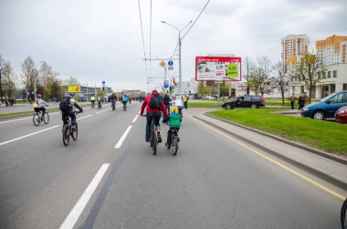 Belarus, Minsk - 30 Nisan 2016: Minsk merkezi sokaklarında yıllık bisiklet karnaval barındırılan 