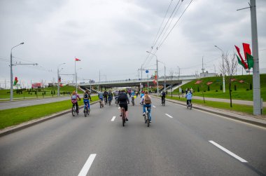 Belarus, Minsk - 30 Nisan 2016: Minsk merkezi sokaklarında yıllık bisiklet karnaval barındırılan 