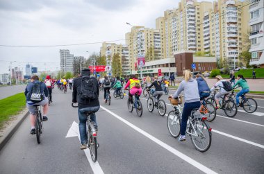Belarus, Minsk - 30 Nisan 2016: Minsk merkezi sokaklarında yıllık bisiklet karnaval barındırılan 