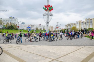 Belarus, Minsk - 30 Nisan 2016: Minsk merkezi sokaklarında yıllık bisiklet karnaval barındırılan 