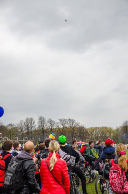 Belarus, Minsk - 30 Nisan 2016: Minsk merkezi sokaklarında yıllık bisiklet karnaval barındırılan 