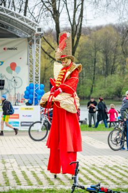 Belarus, Minsk - 30 Nisan 2016: Minsk merkezi sokaklarında yıllık bisiklet karnaval barındırılan 