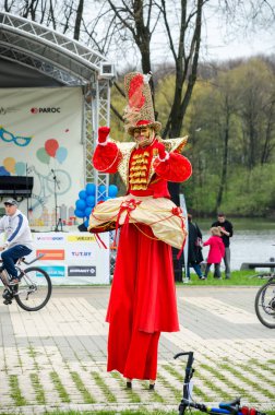 Belarus, Minsk - 30 Nisan 2016: Minsk merkezi sokaklarında yıllık bisiklet karnaval barındırılan 