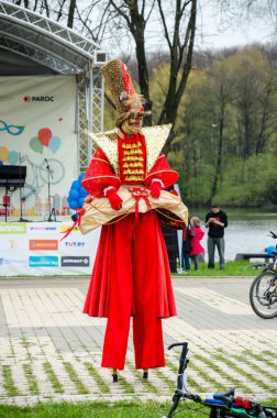 Belarus, Minsk - 30 Nisan 2016: Minsk merkezi sokaklarında yıllık bisiklet karnaval barındırılan 