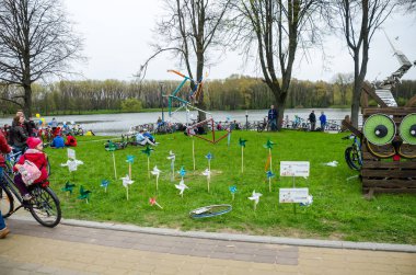 Belarus, Minsk - 30 Nisan 2016: Minsk merkezi sokaklarında yıllık bisiklet karnaval barındırılan 