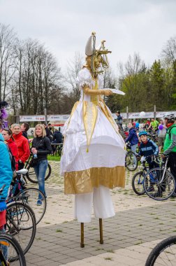Belarus, Minsk - 30 Nisan 2016: Minsk merkezi sokaklarında yıllık bisiklet karnaval barındırılan 