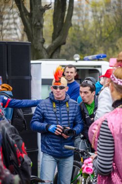 Belarus, Minsk - 30 Nisan 2016: Minsk merkezi sokaklarında yıllık bisiklet karnaval barındırılan 