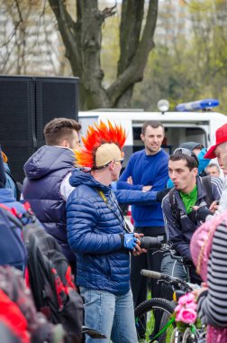 Belarus, Minsk - 30 Nisan 2016: Minsk merkezi sokaklarında yıllık bisiklet karnaval barındırılan 