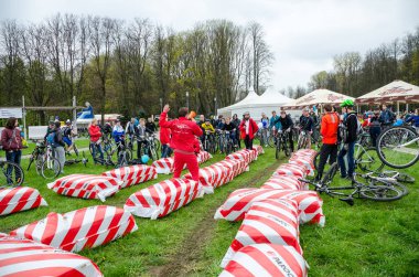 Belarus, Minsk - 30 Nisan 2016: Minsk merkezi sokaklarında yıllık bisiklet karnaval barındırılan 