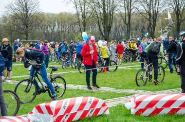 Belarus, Minsk - 30 Nisan 2016: Minsk merkezi sokaklarında yıllık bisiklet karnaval barındırılan 