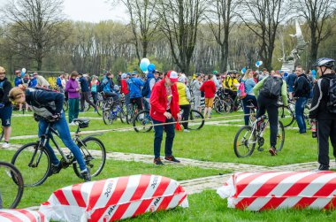 Belarus, Minsk - 30 Nisan 2016: Minsk merkezi sokaklarında yıllık bisiklet karnaval barındırılan 