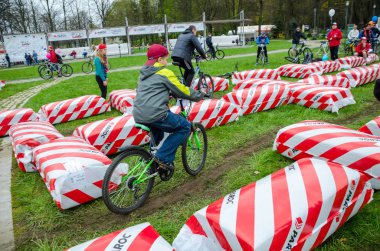 Belarus, Minsk - 30 Nisan 2016: Minsk merkezi sokaklarında yıllık bisiklet karnaval barındırılan 