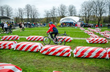 Belarus, Minsk - 30 Nisan 2016: Minsk merkezi sokaklarında yıllık bisiklet karnaval barındırılan 