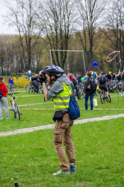 Belarus, Minsk - 30 Nisan 2016: Minsk merkezi sokaklarında yıllık bisiklet karnaval barındırılan 