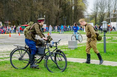 Belarus, Minsk - 30 Nisan 2016: Minsk merkezi sokaklarında yıllık bisiklet karnaval barındırılan 