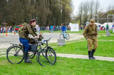 Belarus, Minsk - 30 Nisan 2016: Minsk merkezi sokaklarında yıllık bisiklet karnaval barındırılan 