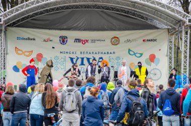 Belarus, Minsk - 30 Nisan 2016: Minsk merkezi sokaklarında yıllık bisiklet karnaval barındırılan 