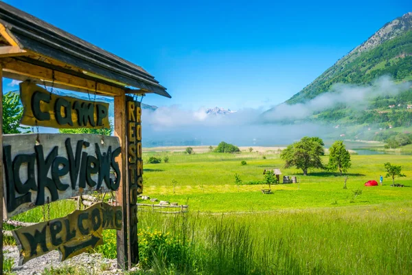 Karadağ Plav Mayıs 2017 Plav Gölü Kıyısına Kamp Ücreti Yerleşmiş — Stok fotoğraf