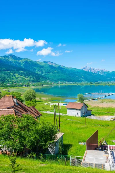 Malownicze Jeziora Plav Ośnieżone Góry Czarnogóry — Zdjęcie stockowe