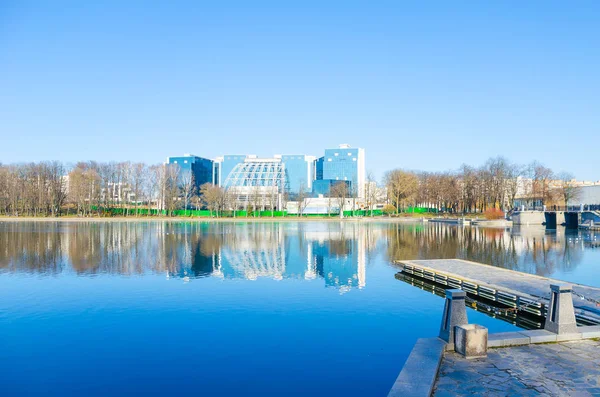 Doğal Svisloch nehir Minsk'te görünümünde kış manzarası 