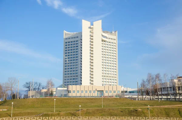 Belarus, Minsk - 29 Mart 2016: Kentsel İnşaat Mühendisliği şirket çok mağaza Binaları İnşaatı tamamlanan
