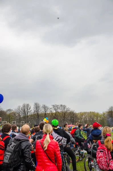 Belarus, Minsk - 30 Nisan 2016: Minsk merkezi sokaklarında yıllık bisiklet karnaval barındırılan 