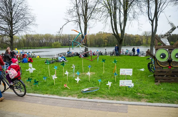 Belarus, Minsk - 30 Nisan 2016: Minsk merkezi sokaklarında yıllık bisiklet karnaval barındırılan 