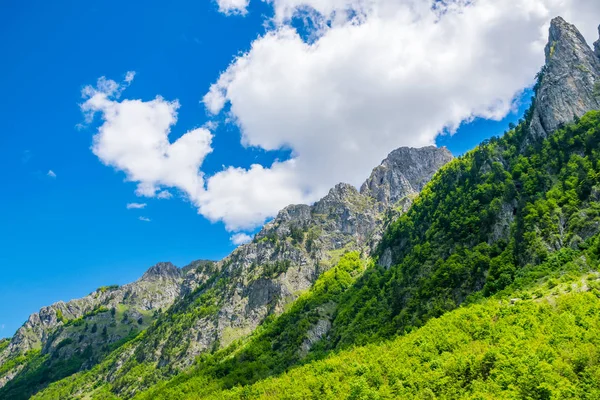 Вид Засніжені Вершини Високих Гір — стокове фото