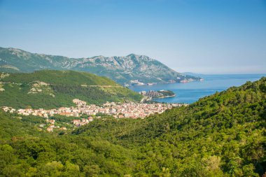 Karadağ'daki turist Budva şehir görünümünü.