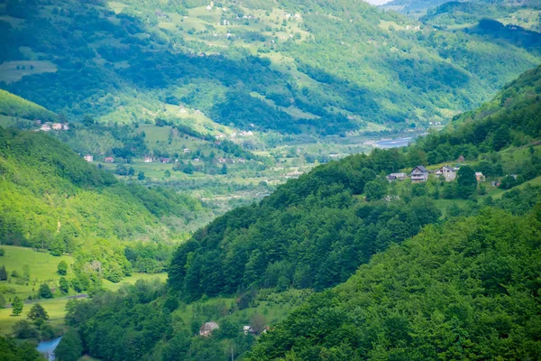 Small Village Located Snow Capped Mountains — Stock Photo, Image