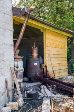büyük ev yapımı makine köyü vardır.