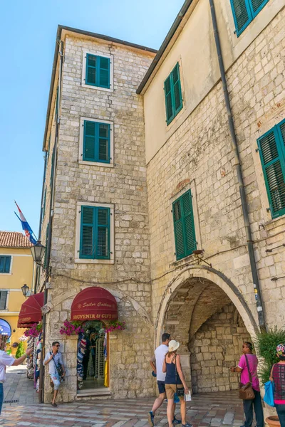 Montenegro Kotor May 2017 Tourists Walking Ancient Streets Old City — Stock Photo, Image