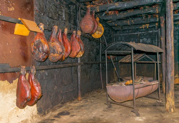 Preparazione Del Prosciutto Nelle Zone Rurali Del Montenegro — Foto Stock