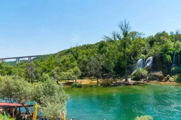 Bosnia Herzegovina Lyubushki June 2017 Туристы Отдыхают Купаются Живописных Водопадах — стоковое фото