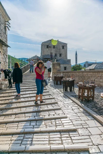 Босния Говина Мостар Июня 2017 Туристы Посетили Мост Построенный Османском — стоковое фото