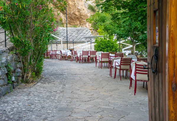 Bosna Hersek Blagaj Haziran 2017 Restoran Mağara Nehri Kıyısında — Stok fotoğraf