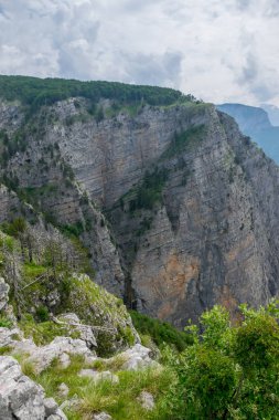 Sarp dağ yamacı, ısmarlayarak panoramik