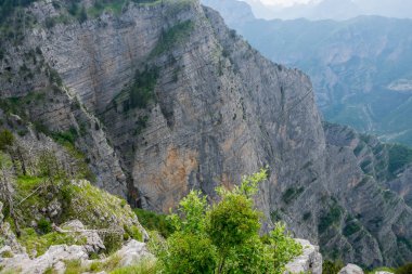 Sarp dağ yamacı, ısmarlayarak panoramik