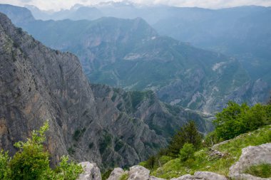 Sarp dağ yamacı, ısmarlayarak panoramik