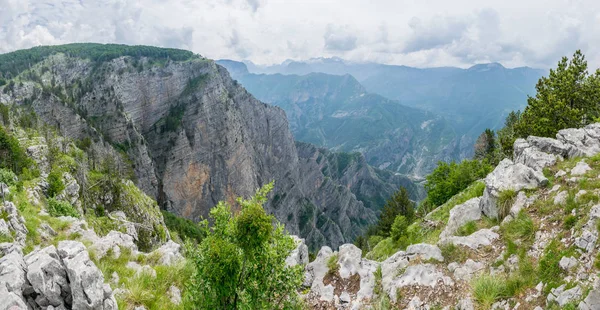 Panoramatický Výhled Strmém Horském Svahu Výhledem Malebné — Stock fotografie